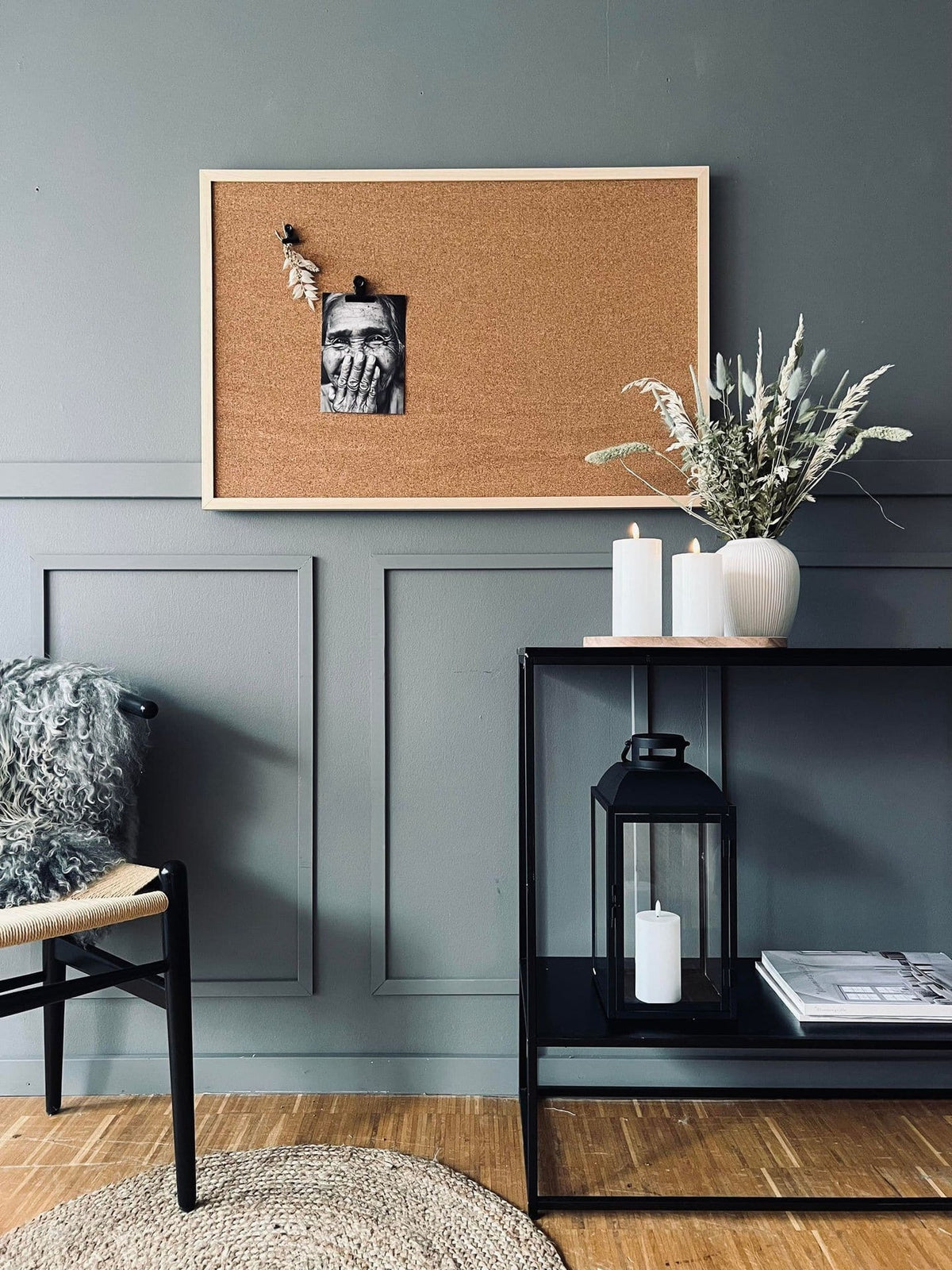 Opslagstavle kork 60x90 med kraftig ramme - Natur - VIAMAJA.DK