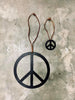 Signe peace en cordon en cuir - large