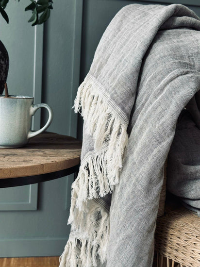 Plaid vævet med kork – Nature grey mix - VIAMAJA.DK