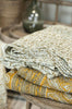 Couette base jaune clair avec motif de feuilles jaunes