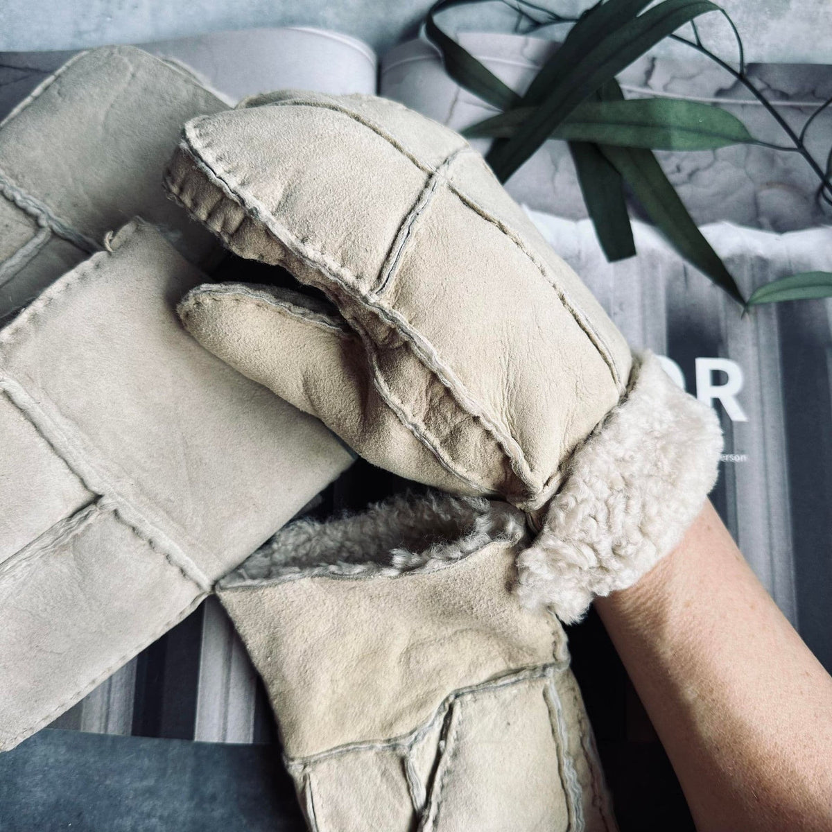 Moufles en peau lainée - Beige mix