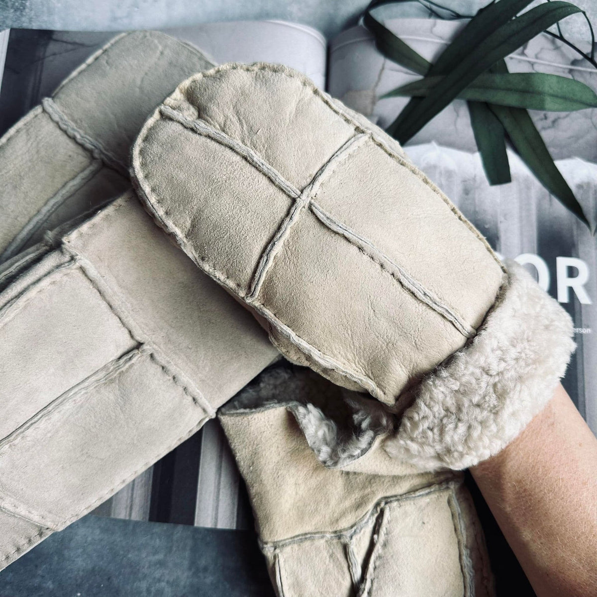 Moufles en peau lainée - Beige mix