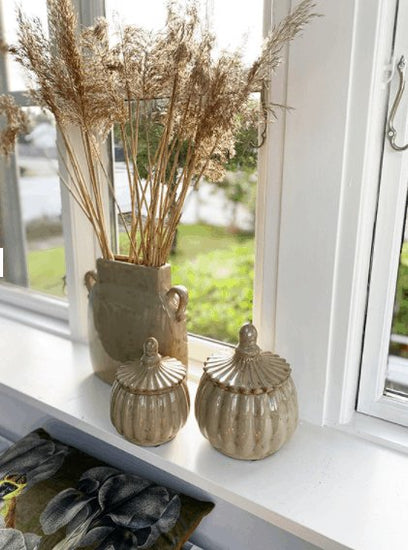 Smuk cremefarvet keramik vase - VIAMAJA.DK