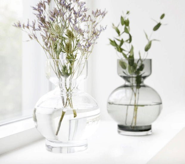 Smuk Lowa-vase i røgfarvet glas - VIAMAJA.DK