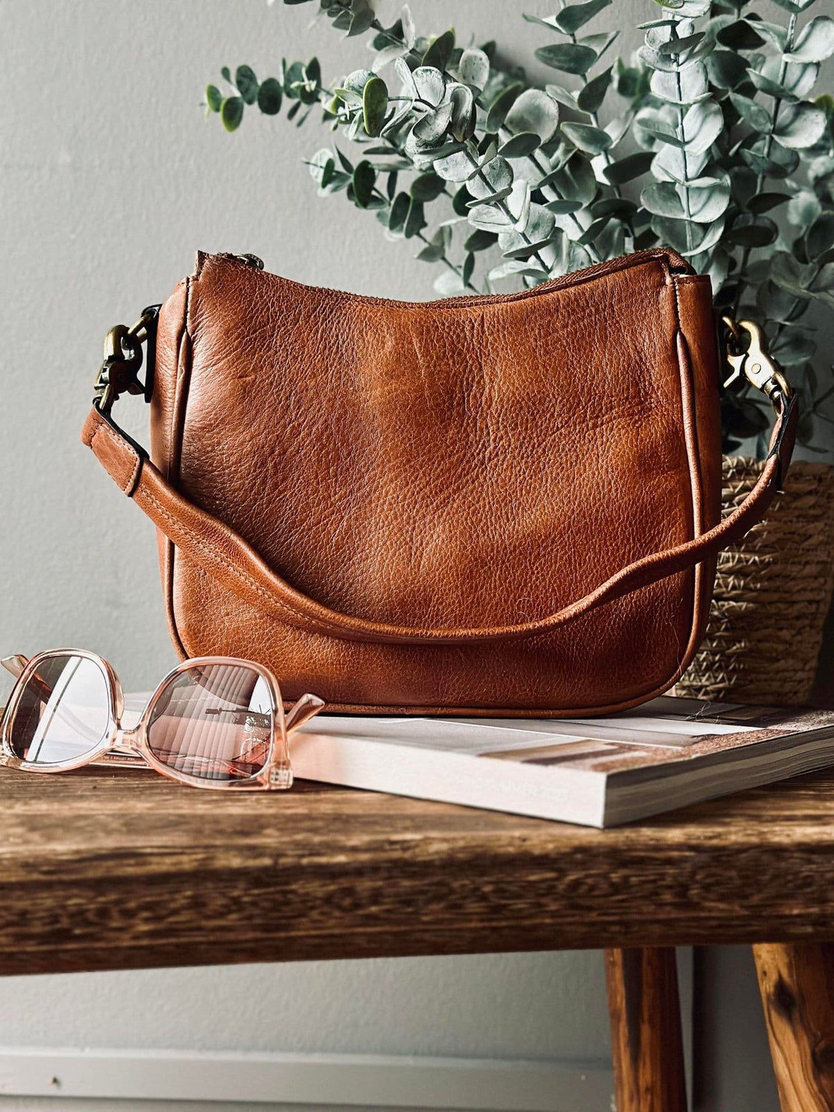 Taske Dicte walnut m. 2 taskeremme - VIAMAJA.DK