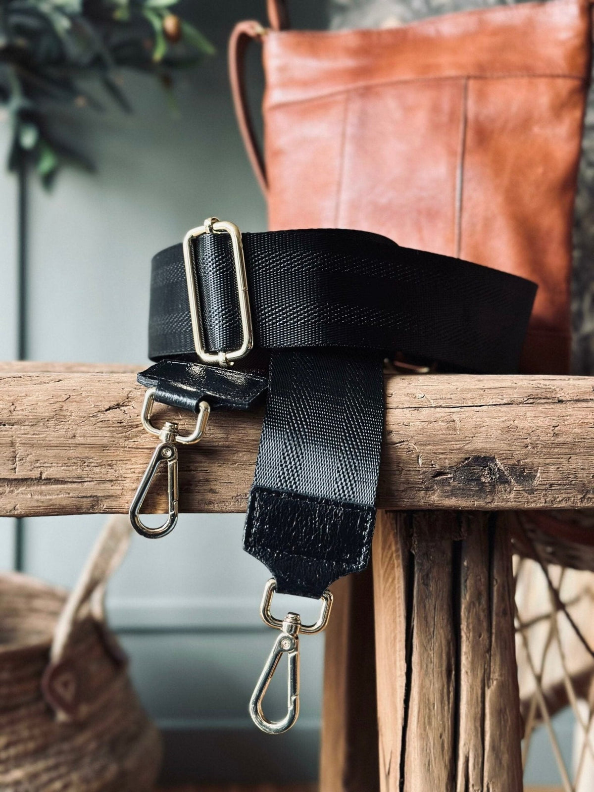 Taskerem Black / gold - VIAMAJA.DK