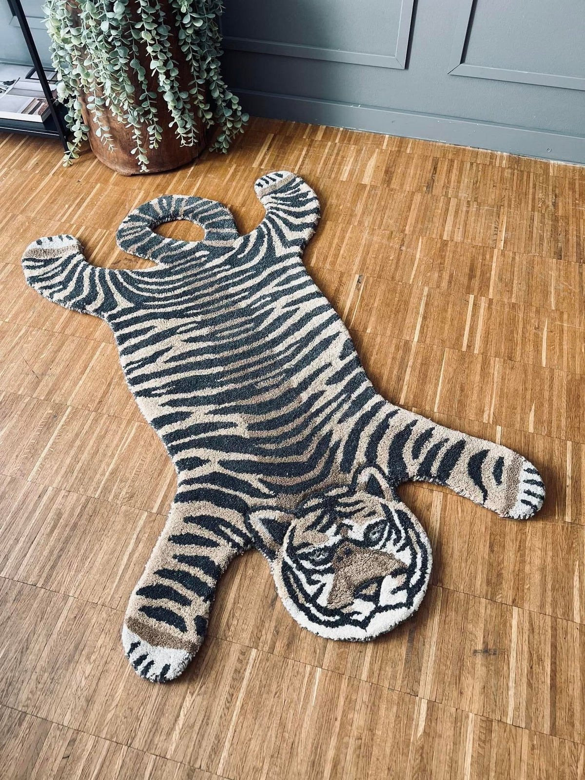 TIGER TÆPPE I ULD - 68X113 - VIAMAJA.DK