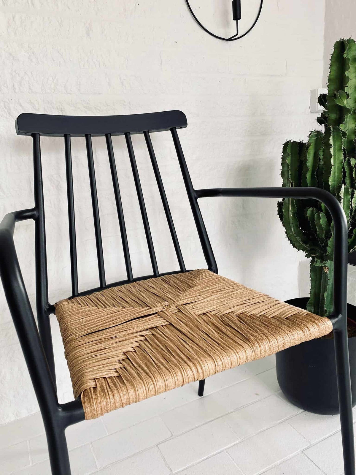 Tremmestol i sort aluminium / rattan - VIAMAJA.DK