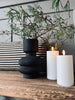 Vase en verre noir